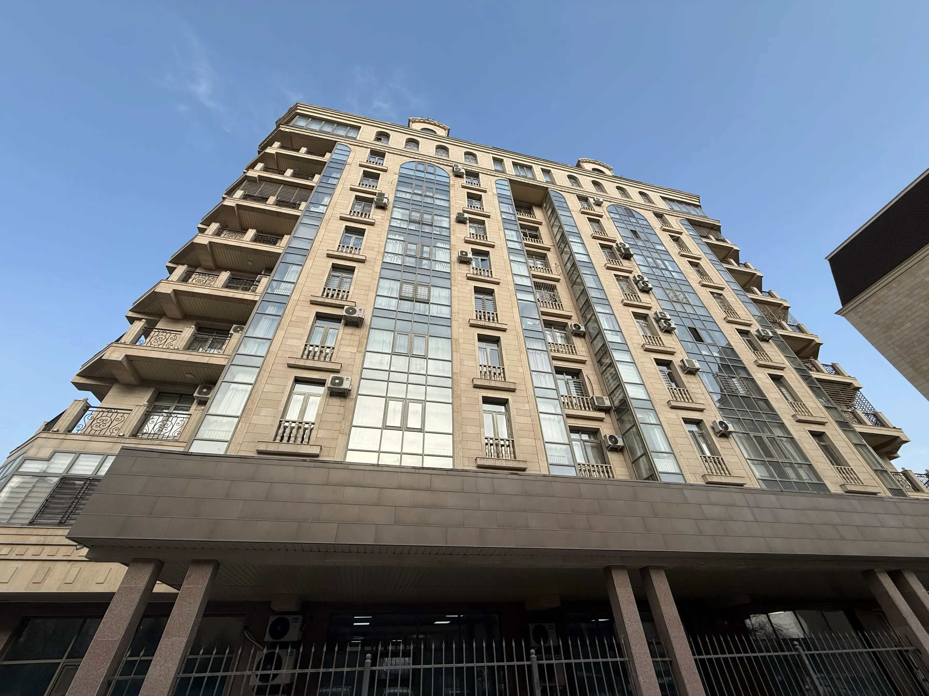 Уборка после ремонта с параллельной сборкой мебели в ЖМ Ак-Кемев Бишкеке