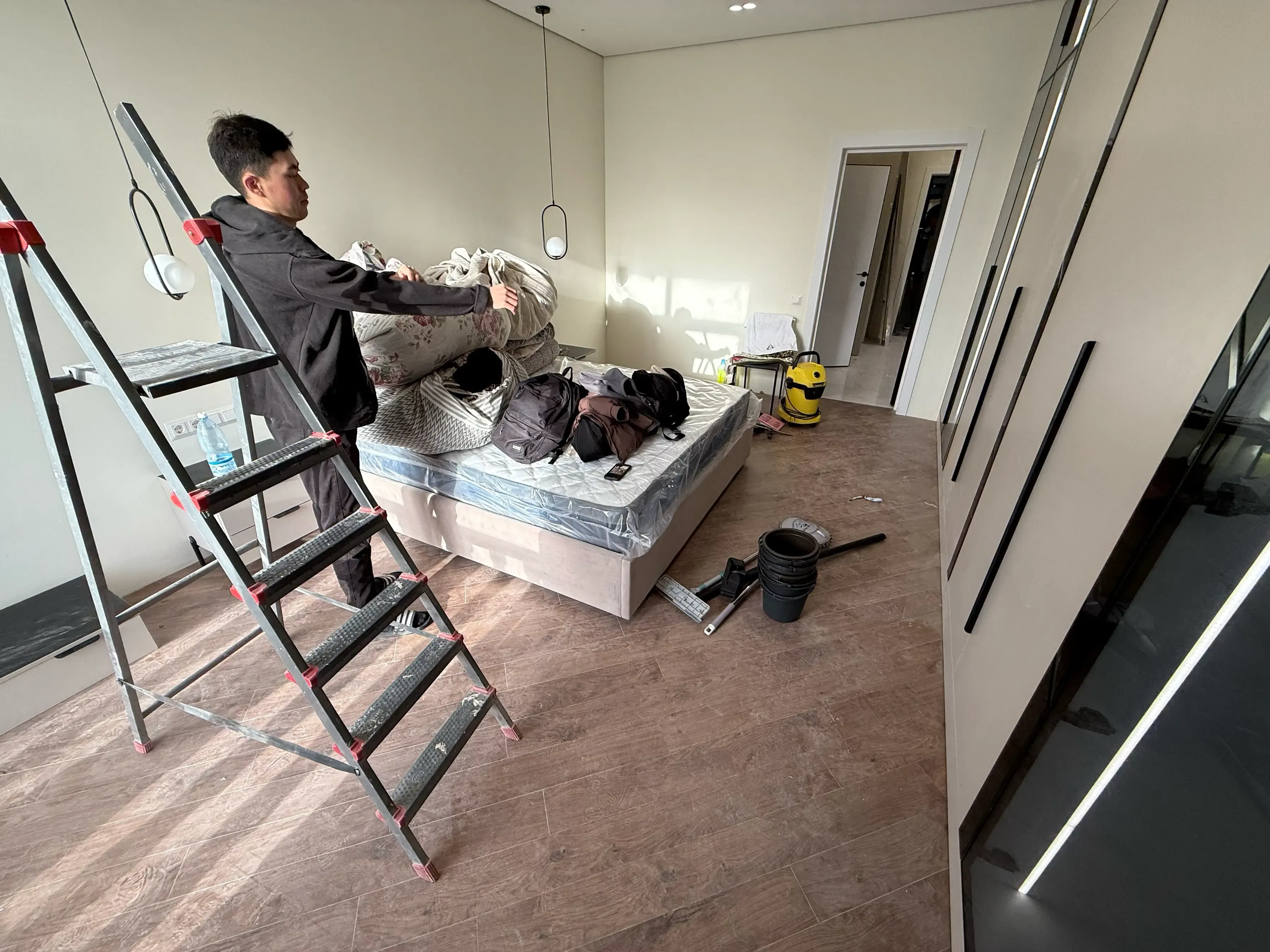 Квартира до уборки, фото 4 — Уборка после ремонта с параллельной сборкой мебели в ЖМ Ак-Кемев Бишкеке, ЖК Ак-Кеме, Бишкек