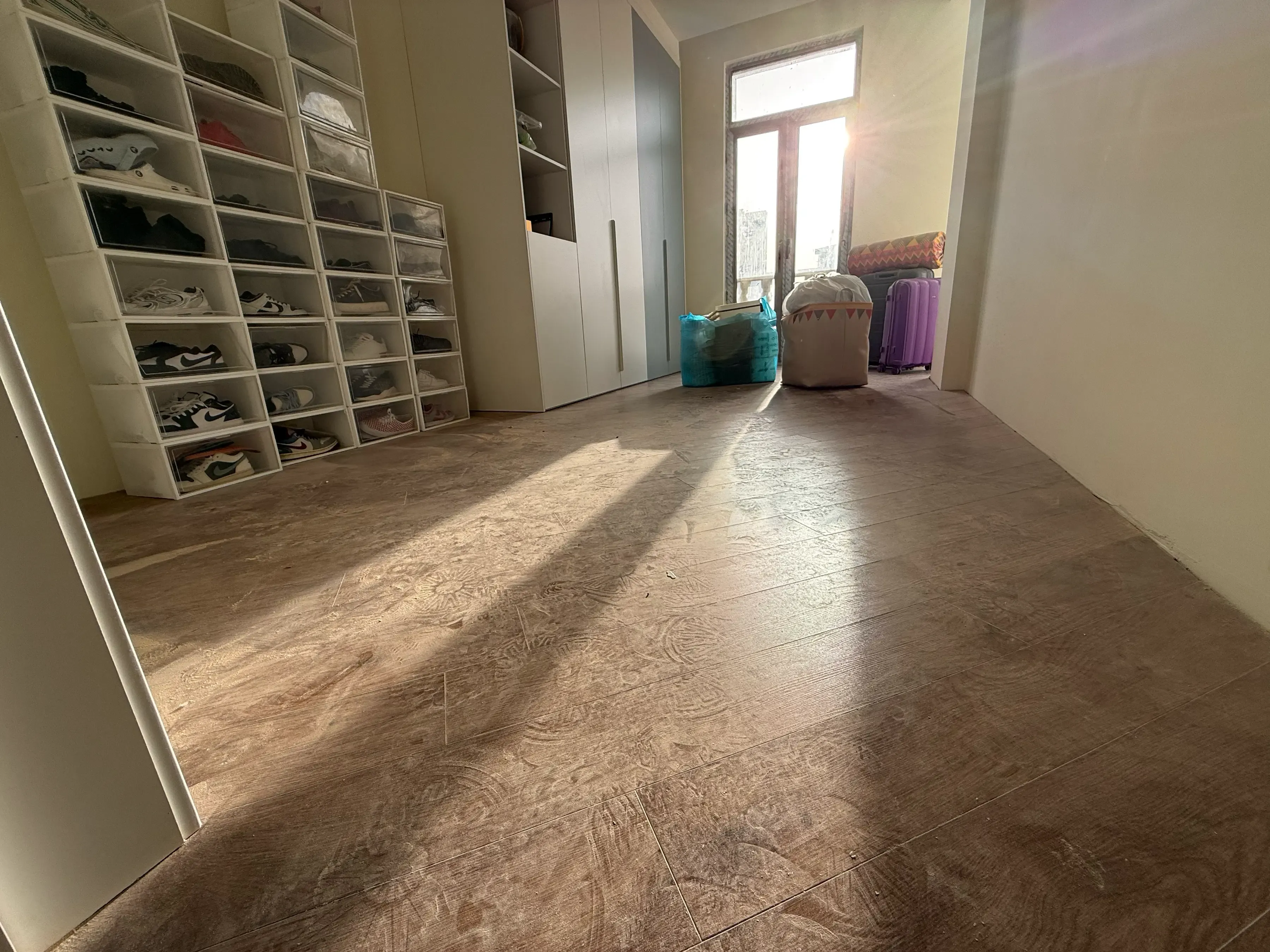 Квартира до уборки, фото 5 — Уборка после ремонта с параллельной сборкой мебели в ЖМ Ак-Кемев Бишкеке, ЖК Ак-Кеме, Бишкек