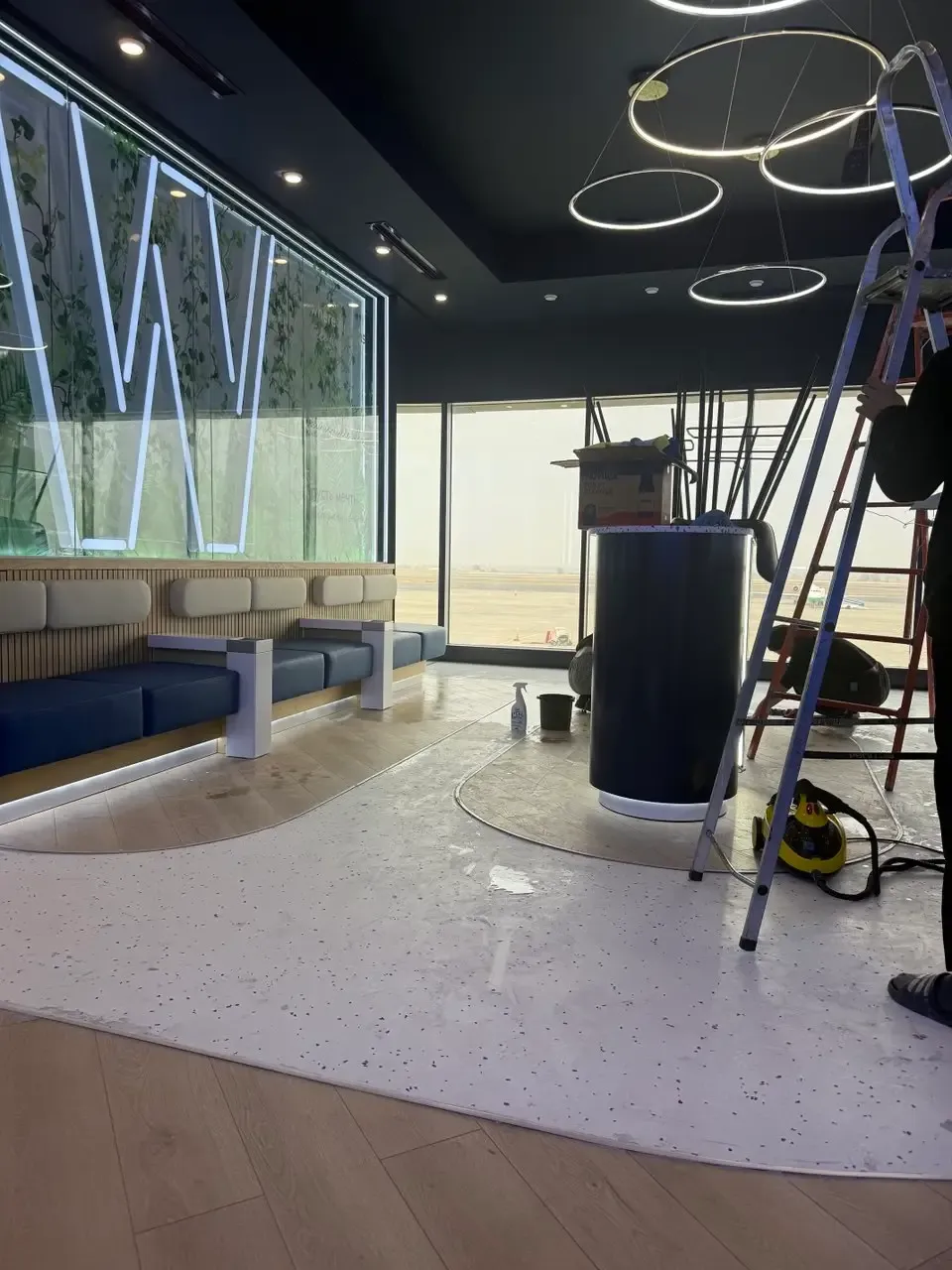 Состояние квартиры до уборки — Уборка зала для курения после ремонта в аэропорту Манас в Бишкеке, Аэропорт Манас, Бишкек